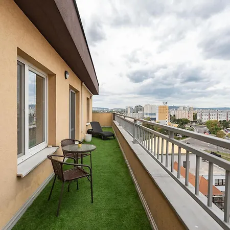 Spacious Family For 6 - Garage & Balcony Pozsony