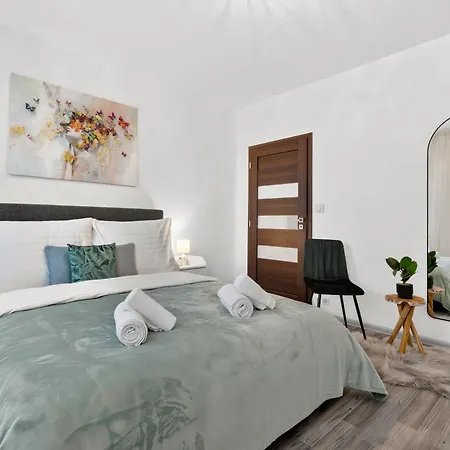 Spacious Family For 6 - Garage & Balcony Apartman *