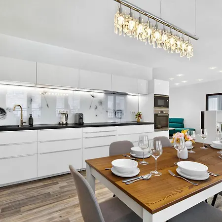 Spacious Family For 6 - Garage & Balcony Apartman *