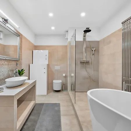 Spacious Family For 6 - Garage & Balcony Apartman