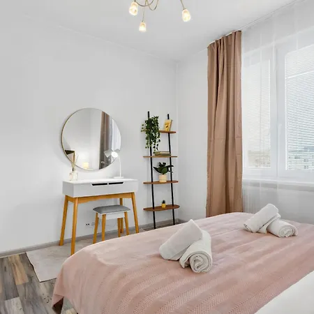 Spacious Family For 6 - Garage & Balcony Pozsony