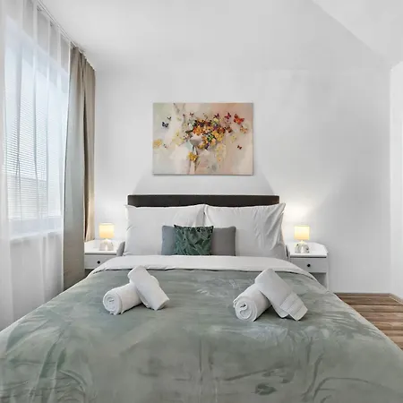 Spacious Family For 6 - Garage & Balcony Apartman