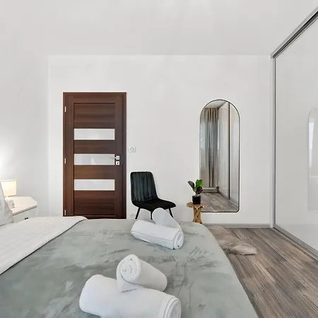 Spacious Family For 6 - Garage & Balcony Apartman Pozsony