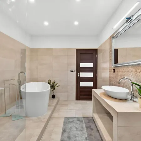 Spacious Family For 6 - Garage & Balcony Apartman *