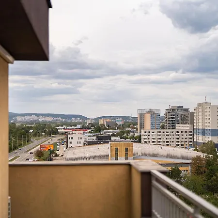 Spacious Family For 6 - Garage & Balcony *