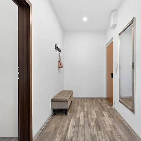 Apartman Spacious Family For 6 - Garage & Balcony *